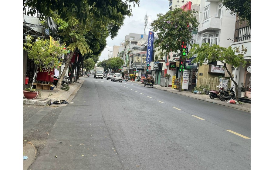 Bán BIỆT THỰ MẶT TIỀN KD đường Trương Định ,Q.3,DT:4,5mx16m,KC:2 lầu,Giá:27 tỷ.